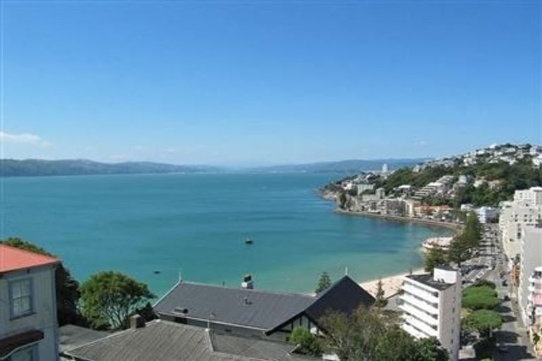 Photo of property in 3/2 Oriental Terrace, Mount Victoria, Wellington, 6011