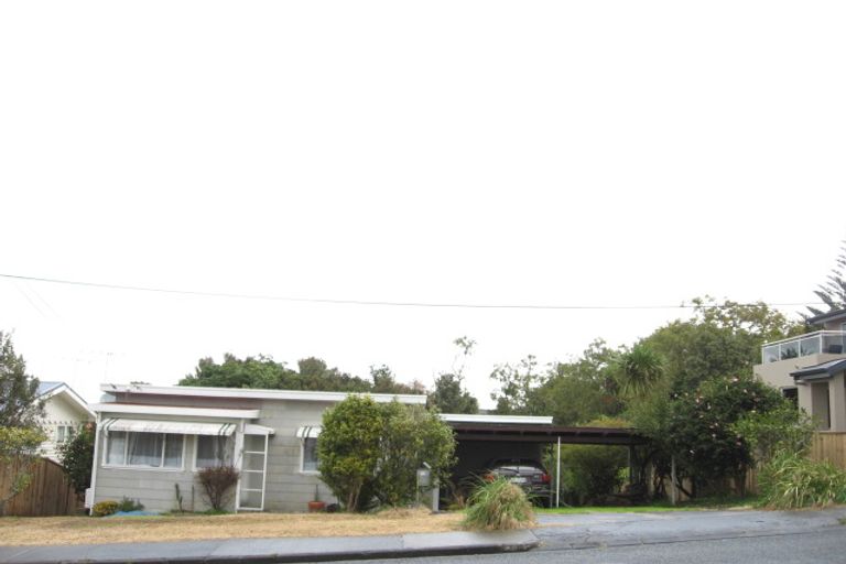 Photo of property in 15 Beach Road, Mellons Bay, Auckland, 2014