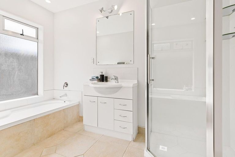 Photo of property in 39a Wharf Road, Te Atatu Peninsula, Auckland, 0610