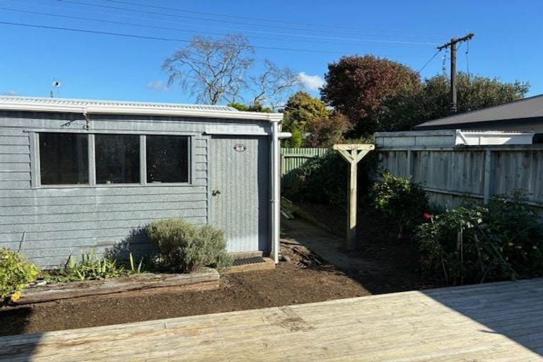 Photo of property in 18 Queens Road, Glen Avon, New Plymouth, 4312