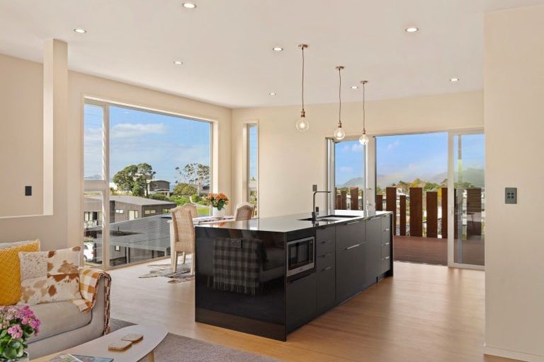 Photo of property in 5 Blue Moon Rise, Langs Beach, 0582