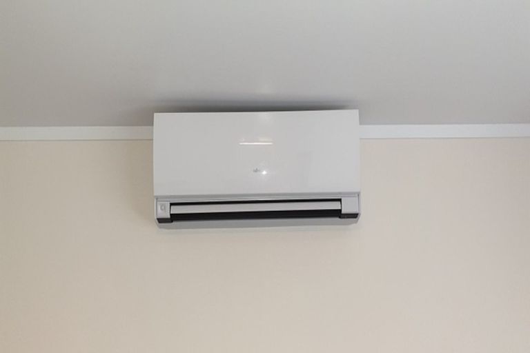 Photo of property in 5 Zita Maria Drive, Massey, Auckland, 0614