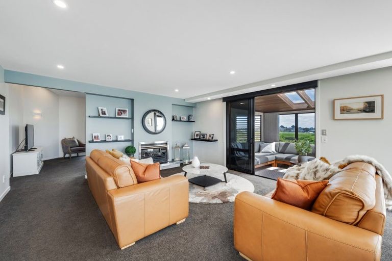 Photo of property in 1/285 Bleakhouse Road, Mellons Bay, Auckland, 2014