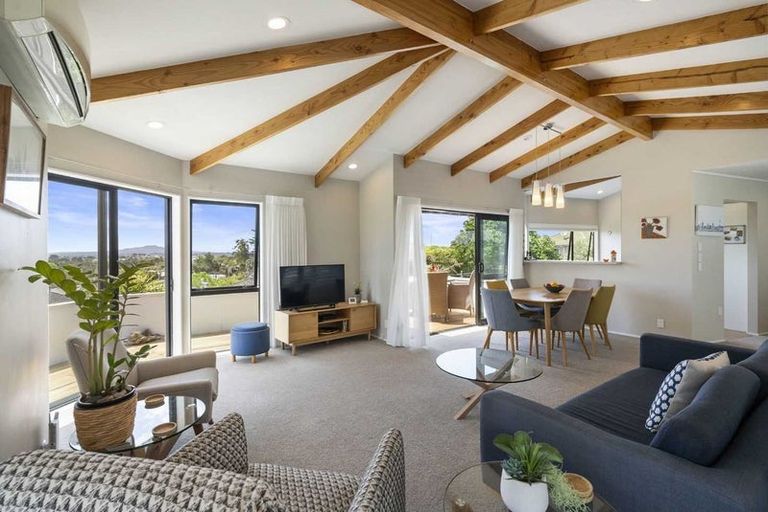 Photo of property in 2/22 Zion Road, Birkenhead, Auckland, 0626