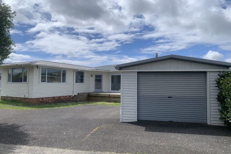 Photo of property in 1/204 Sturges Road, Henderson, Auckland, 0612