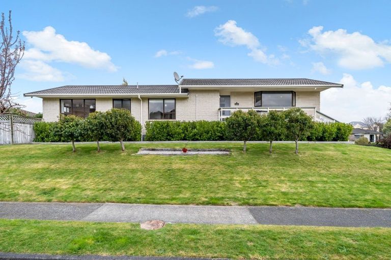 Photo of property in 32 Clearwater Terrace, Brown Owl, Upper Hutt, 5018