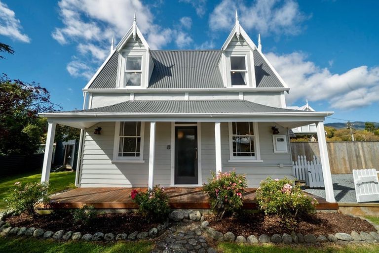 Photo of property in 5 Plateau Road, Te Marua, Upper Hutt, 5018