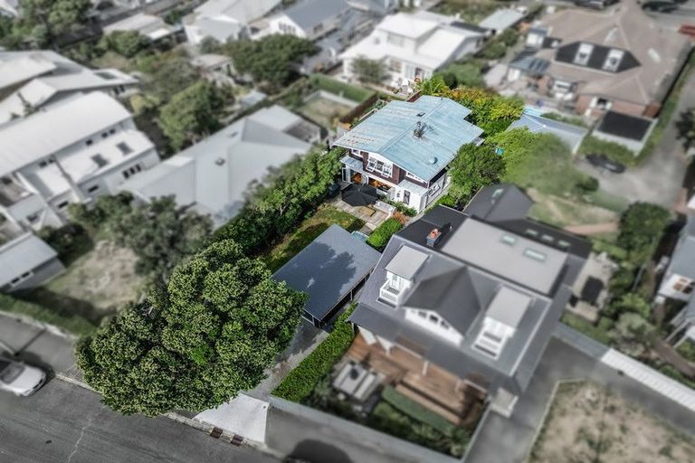 Photo of property in 25 Marine Parade, Eastbourne, Lower Hutt, 5013