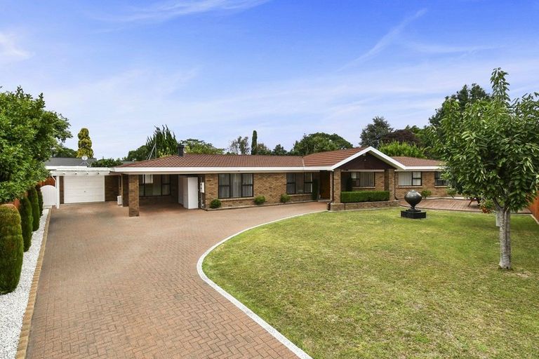 Photo of property in 14 Framalda Place, Conifer Grove, Takanini, 2112