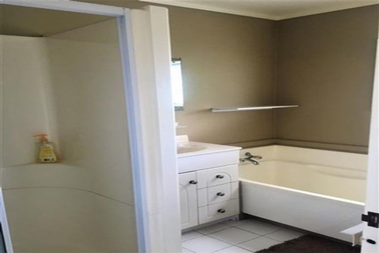 Photo of property in 1 Gosford Drive, Botany Downs, Auckland, 2010