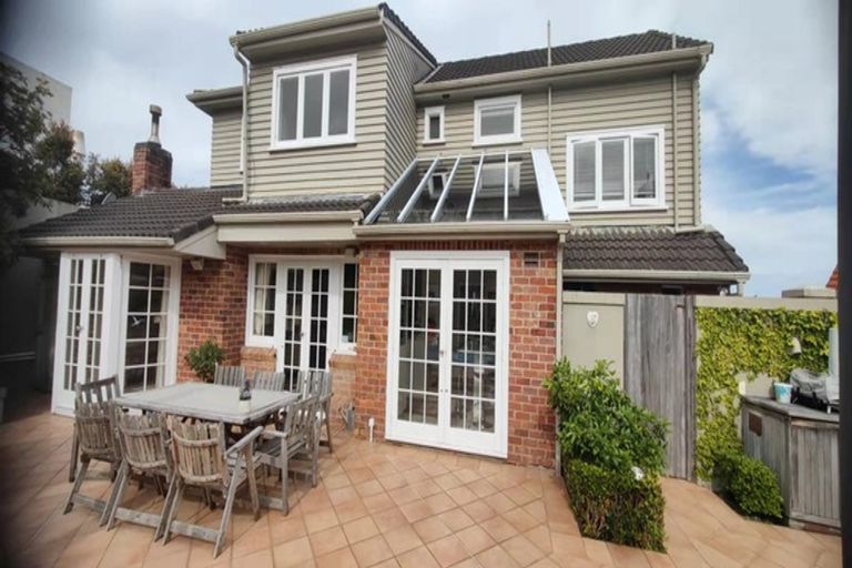 Photo of property in 206 Hurstmere Road, Takapuna, Auckland, 0622