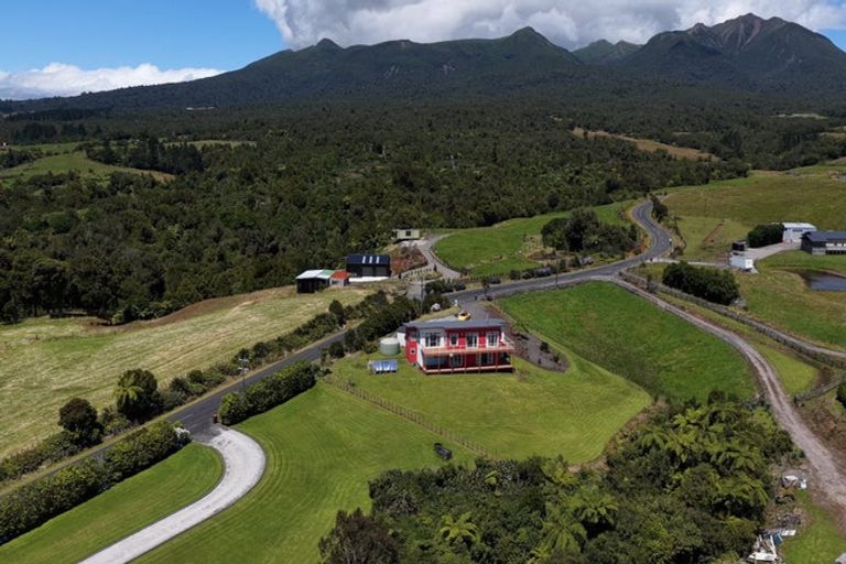 Photo of property in 1532 Carrington Road, Hurworth, New Plymouth, 4371