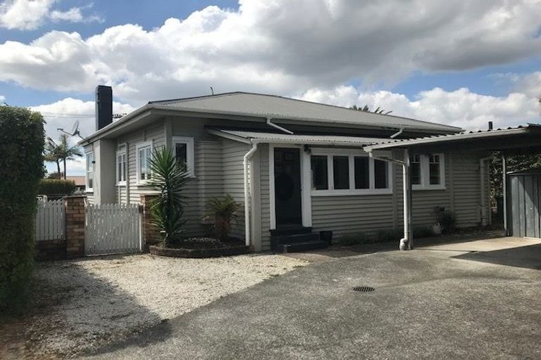 Photo of property in 13 Waterview Road, Favona, Auckland, 2024
