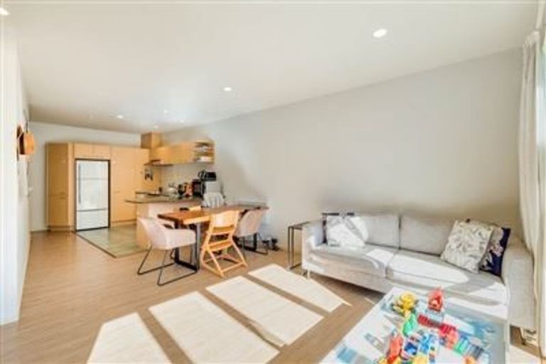 Photo of property in 5/1 Hillcrest Avenue, Hillcrest, Auckland, 0627