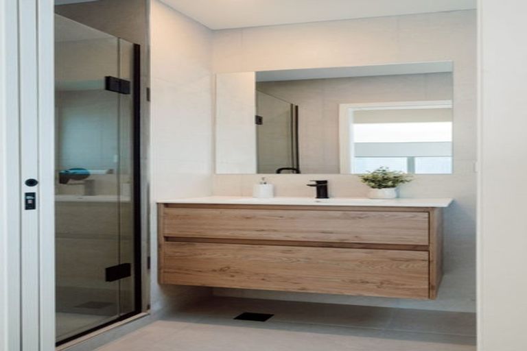 Photo of property in 15b Speedy Crescent, Hillcrest, Auckland, 0627