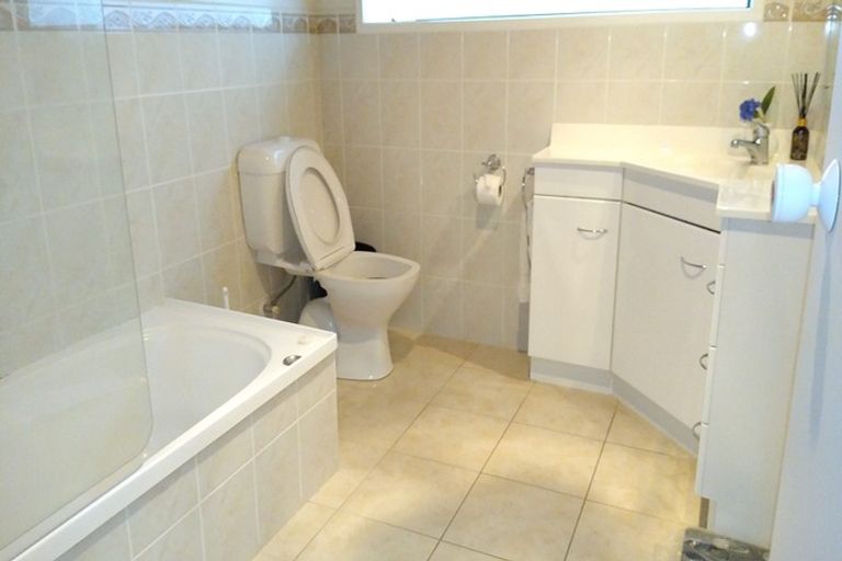 Photo of property in 30b Bleakhouse Road, Howick, Auckland, 2014