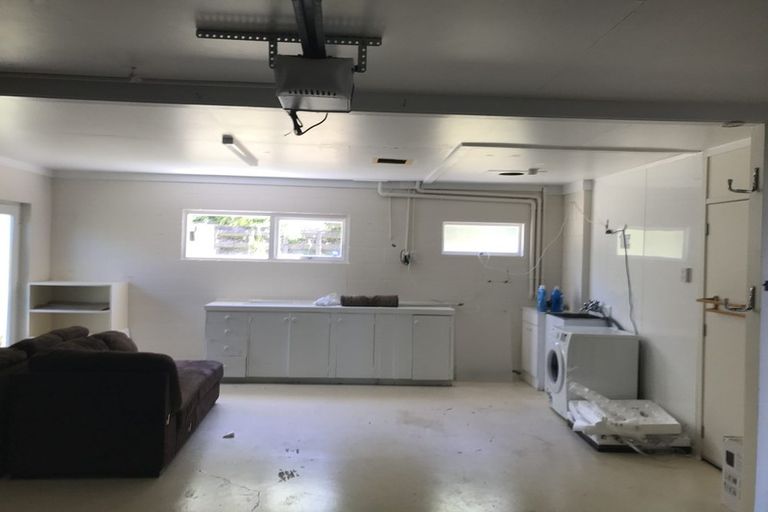 Photo of property in 63 Chelsea View Drive, Chatswood, Auckland, 0626