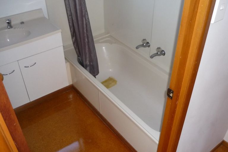 Photo of property in 22 Tindalls Bay Road, Tindalls Beach, Whangaparaoa, 0930