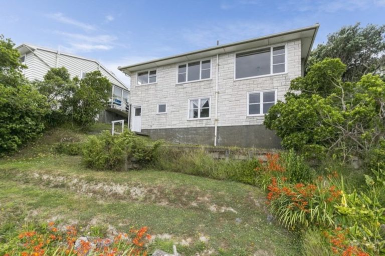 Photo of property in 39 Turville Crescent, Newlands, Wellington, 6037