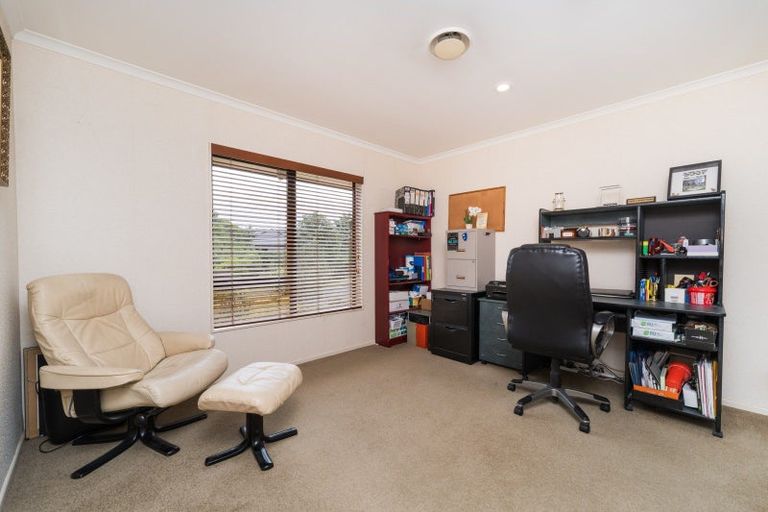 Photo of property in 54 Cashmere Drive, Fitzherbert, Palmerston North, 4410
