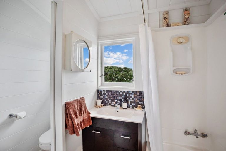 Photo of property in 11 Okiato Road, Okiato, Russell, 0272