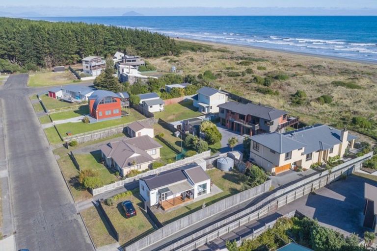 Photo of property in 21 Rua Avenue, Waitarere Beach, Levin, 5510