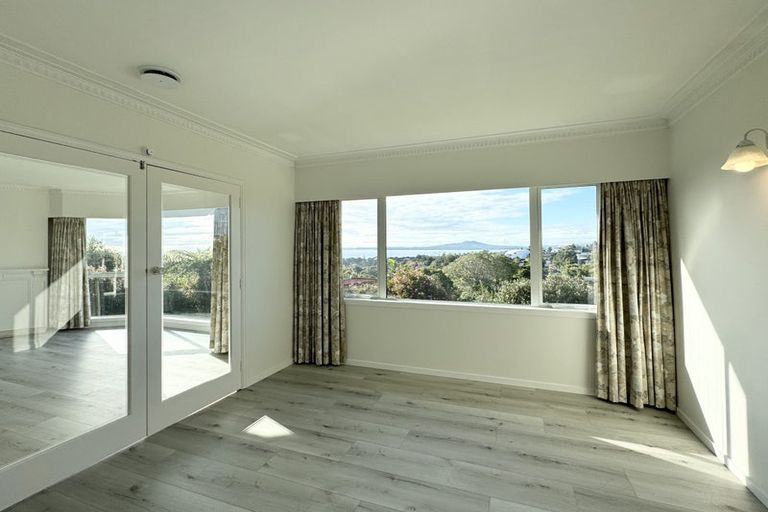 Photo of property in 25 Aberdeen Road, Castor Bay, Auckland, 0620