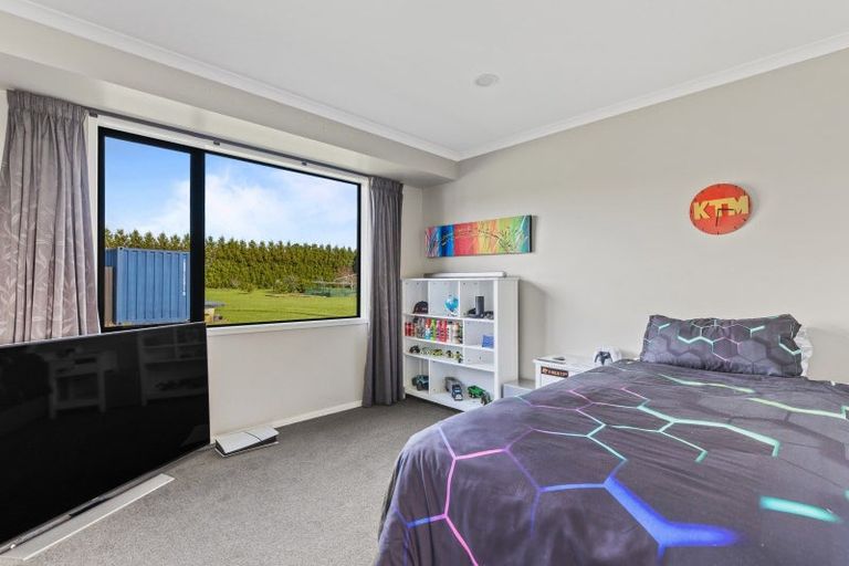 Photo of property in 39 Kairau Road East, Brixton, New Plymouth, 4373