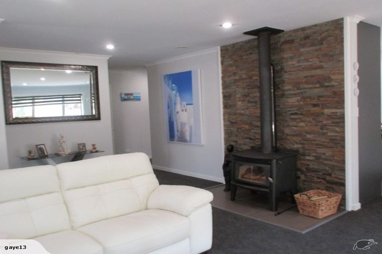 Photo of property in 11 Lithgow Drive, Otamatea, Whanganui, 4500