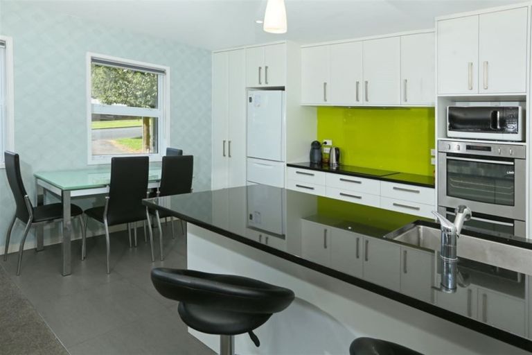 Photo of property in 124 Flanshaw Road, Te Atatu South, Auckland, 0610