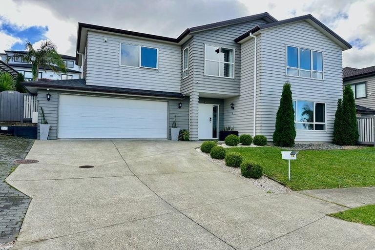 Photo of property in 16 San Casello Rise, Henderson, Auckland, 0612