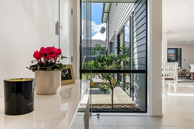 Photo of property in 2 Taikura Avenue, Red Beach, 0932