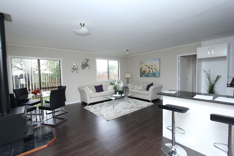 Photo of property in 4a Palmers Road, Clendon Park, Auckland, 2103