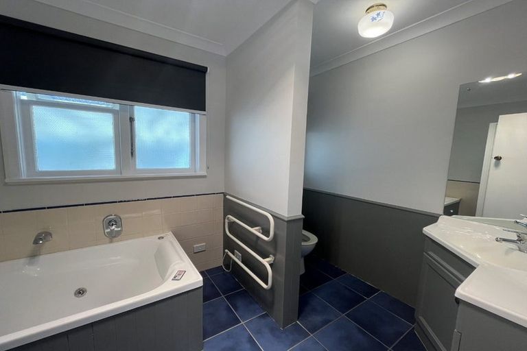 Photo of property in 141 Kawiu Road, Levin, 5510