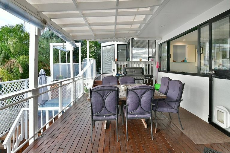 Photo of property in 68a Vipond Road, Stanmore Bay, Whangaparaoa, 0932