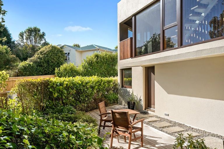 Photo of property in 37 Nicholson Road, Khandallah, Wellington, 6035