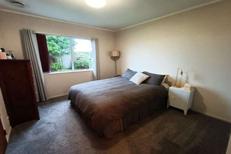 Photo of property in 51a Guadeloupe Crescent, Grenada Village, Wellington, 6037