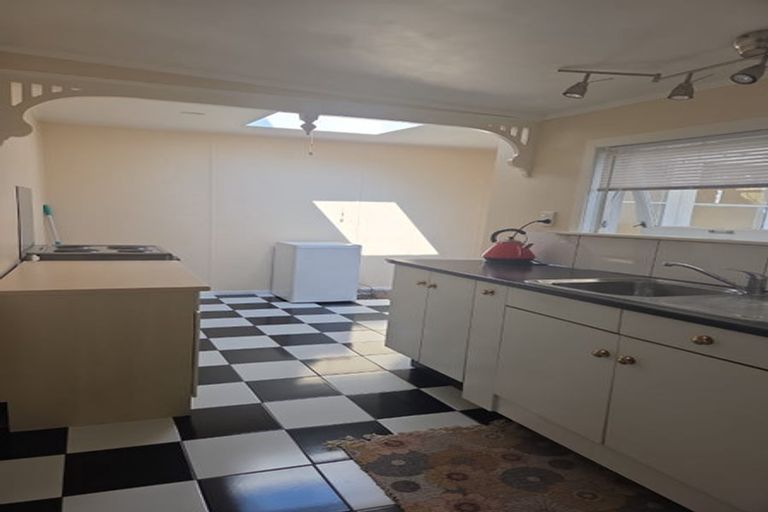 Photo of property in 2 Chaucer Road, Hospital Hill, Napier, 4110