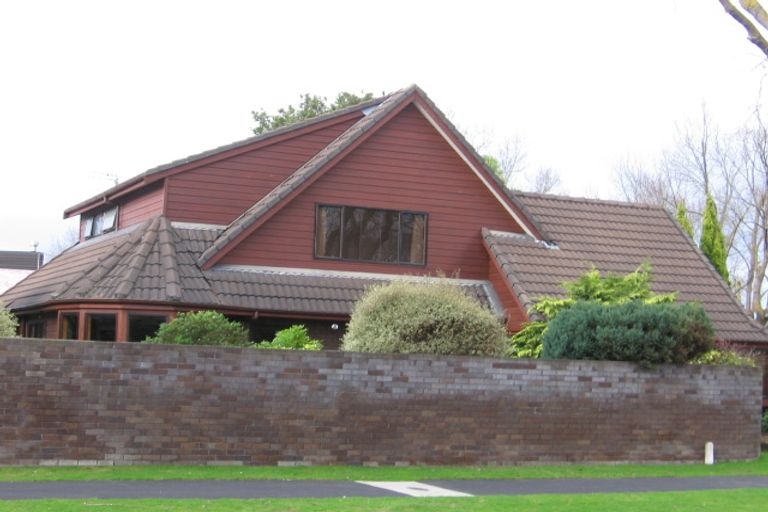 Photo of property in 2 Elmira Avenue, Hokowhitu, Palmerston North, 4410