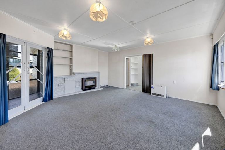 Photo of property in 124 Glover Road, Hawera, 4610