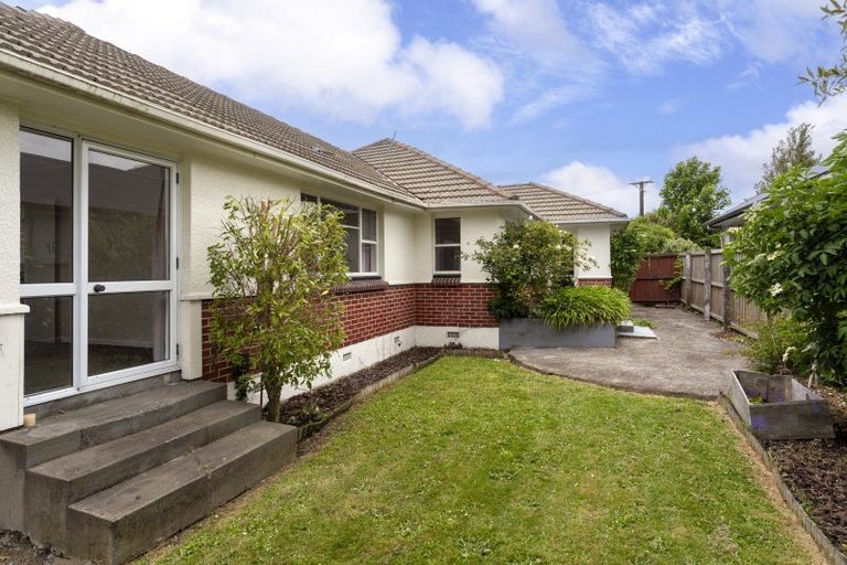 Photo of property in 39 Acacia Avenue, Upper Riccarton, Christchurch, 8041