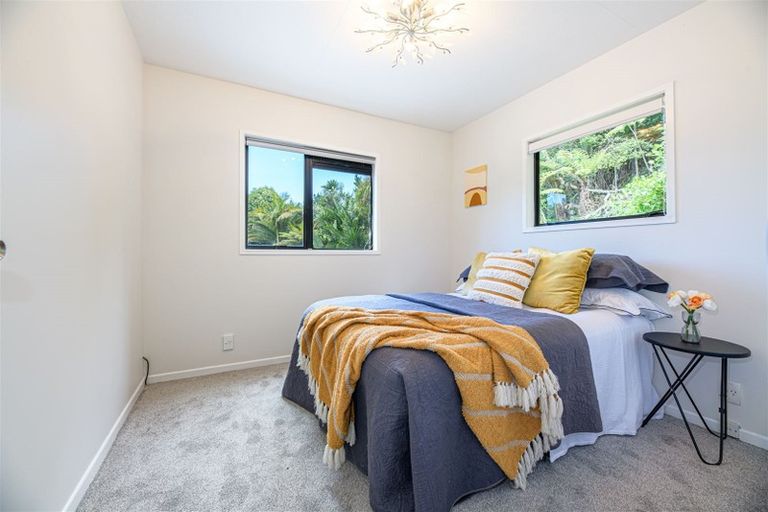 Photo of property in 1/8 Heatherleigh Rise, Northcross, Auckland, 0632