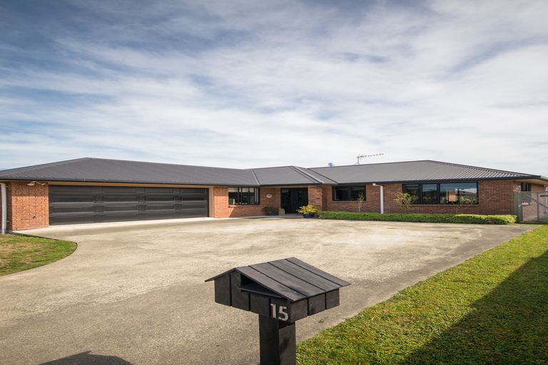 Photo of property in 15 Orlando Way, Kelvin Grove, Palmerston North, 4414