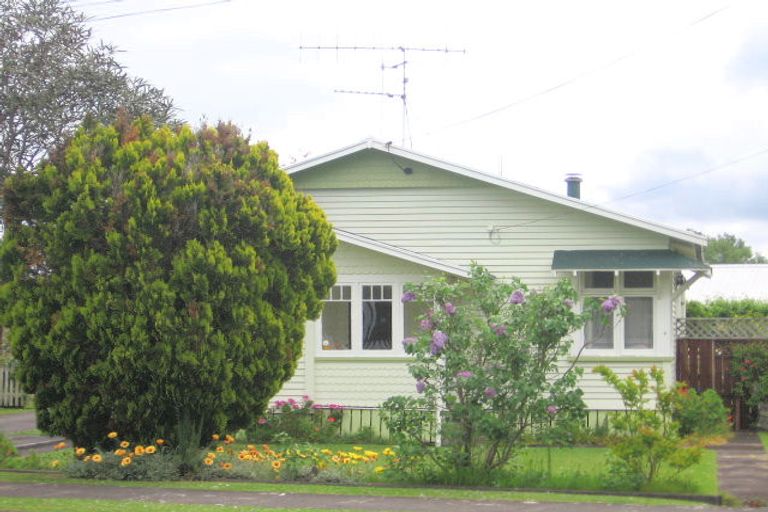Photo of property in 2 Thames Road, Paeroa, 3600