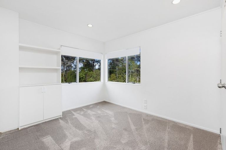 Photo of property in 38 Kittiwake Drive, Schnapper Rock, Auckland, 0632
