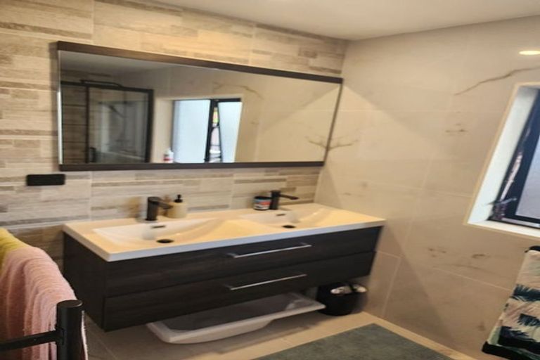 Photo of property in 10 Godwit Place, Waiuku, 2123