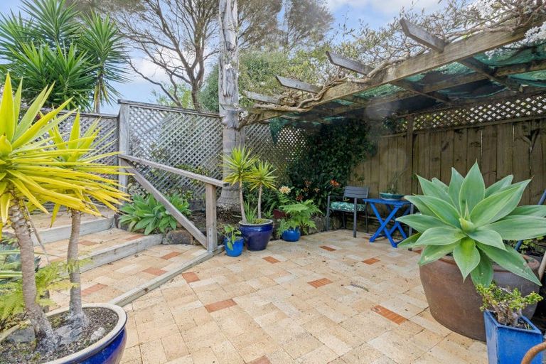 Photo of property in 34 Lochend Place, Highland Park, Auckland, 2010