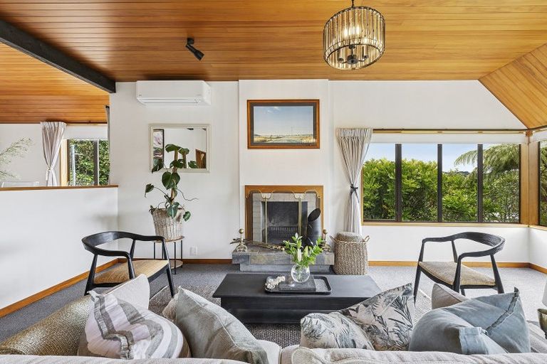 Photo of property in 50 Amapur Drive, Khandallah, Wellington, 6035