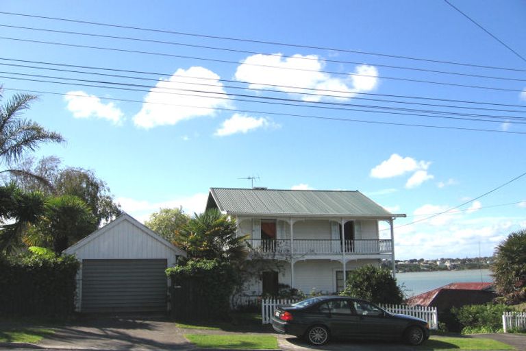 Photo of property in 24 Stanley Point Road, Stanley Point, Auckland, 0624