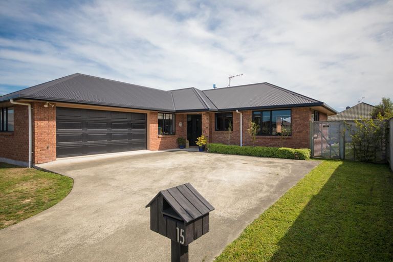 Photo of property in 15 Orlando Way, Kelvin Grove, Palmerston North, 4414